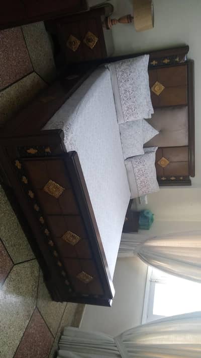 bed set with side table wordrobe and dressing