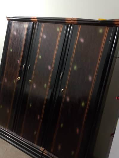 Almari & Bed Without Mattress