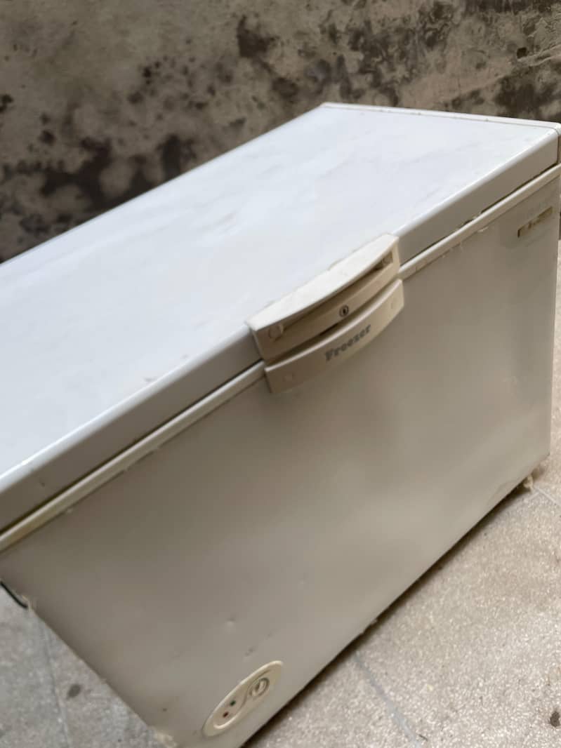 waves deep freezer 1