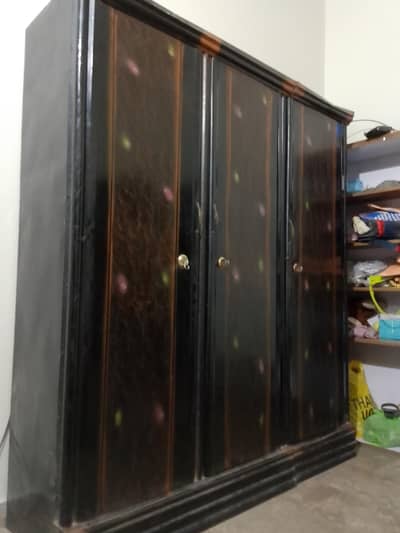 Almari & Bed Without Mattress