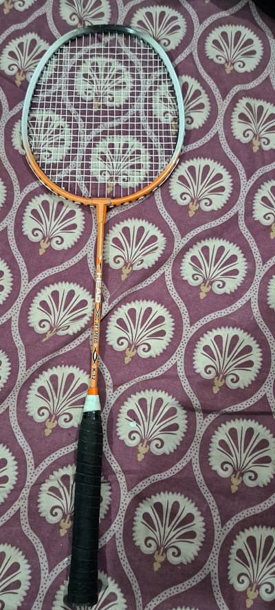 Badminton racket for intermediate