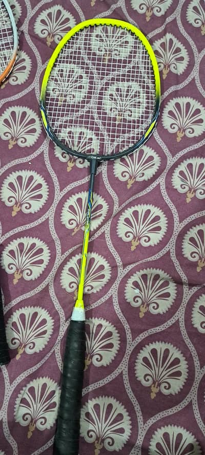 Badminton racket for intermediate