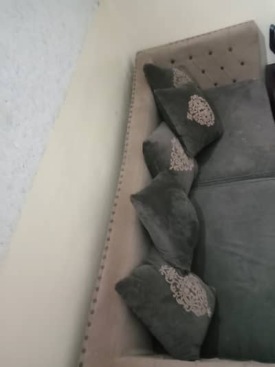 3 sofas and 1 table32000 near and clean near form