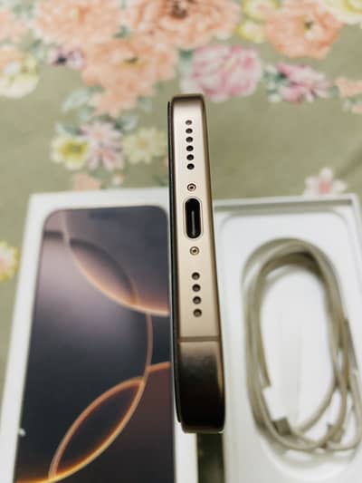 iPhone 16 pro max HK