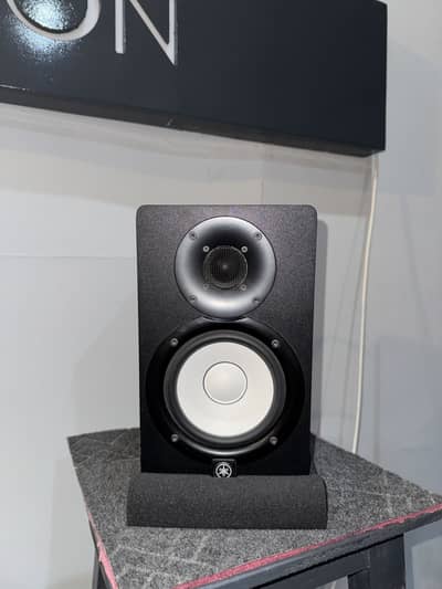 Yamaha Hs5i studio monitor pair