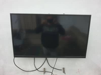 samsung ki hai simple hai Android nai hai sat ptcl ka TV Box B hai