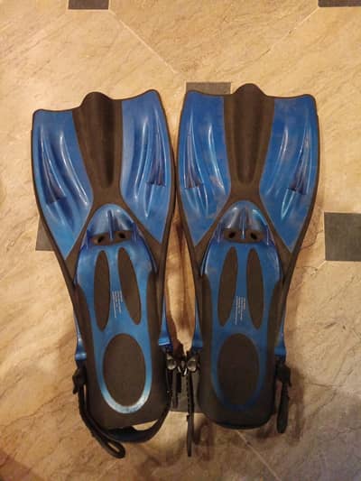 “Swimming / Diving Fins Flippers – Adjustable Size – Good Condition”