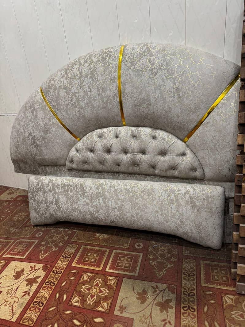 Bed with dressing Table 0