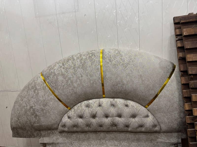 Bed with dressing Table 1