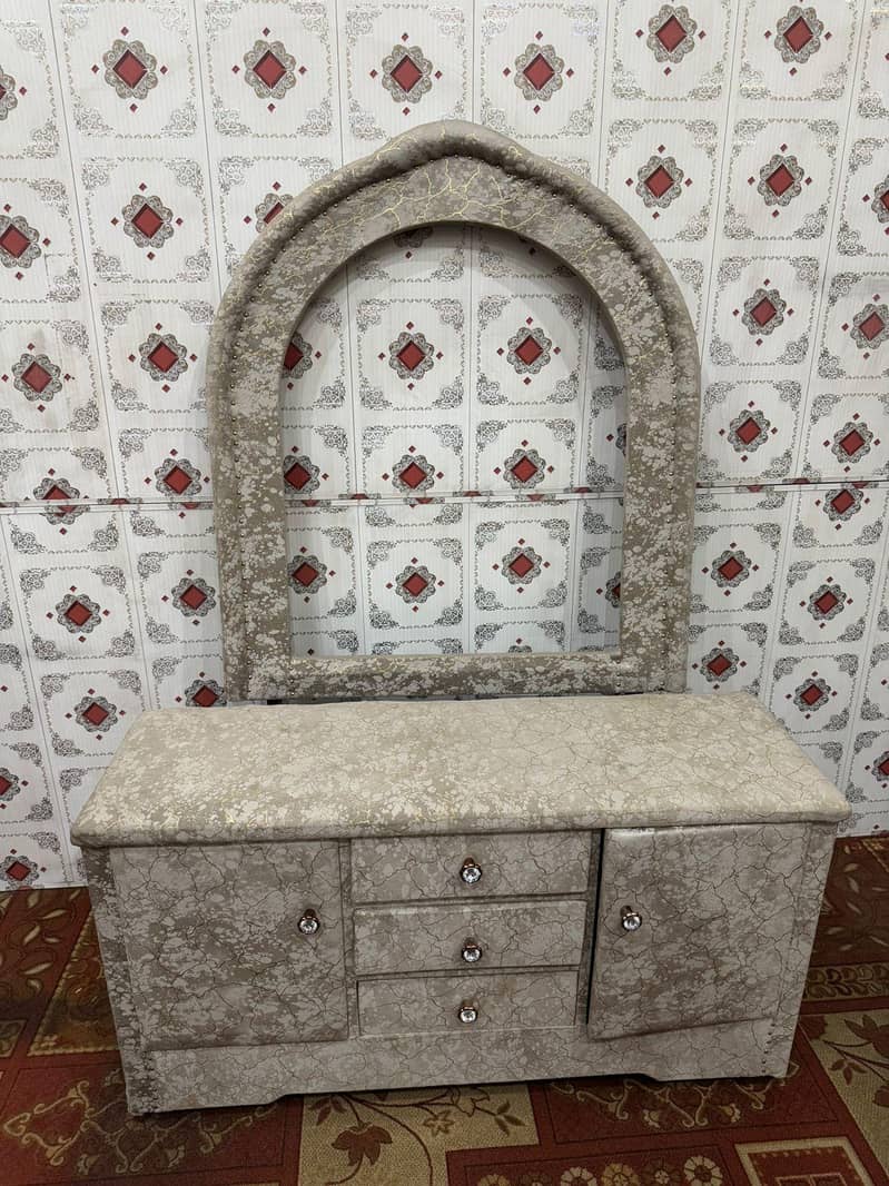 Bed with dressing Table 2