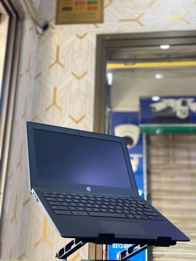 HP Chromebook 11MK G9 EE, 4GB RAM, 32GB SSD, Touch Screen with Charger