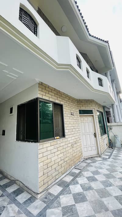 Beautiful 4 Bed Double Unit House Available For Sale Ideal Location 50 Feet Street F-11/3