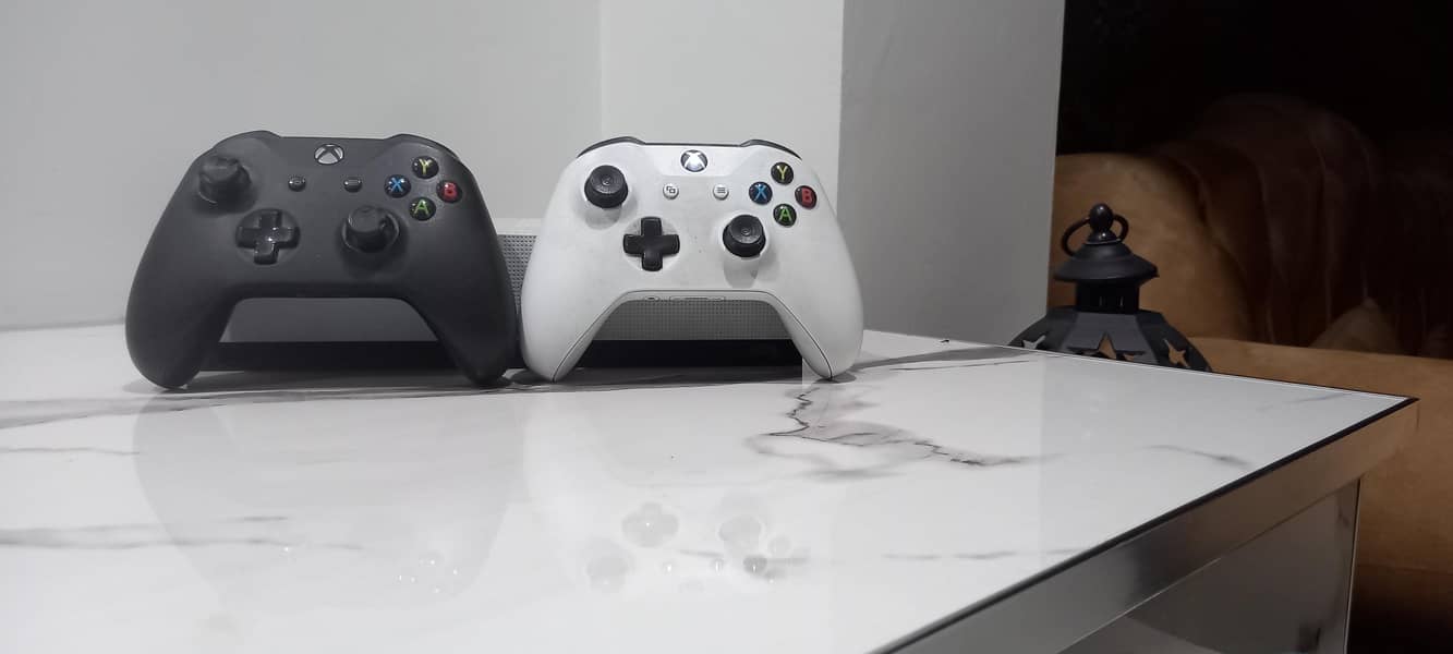 X box one S controller Two 0