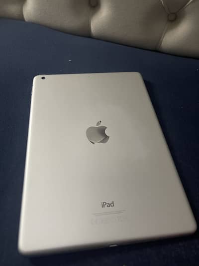 iPad Air 1st Gen (A1474) - 16GB WiFi - Screen Cracked