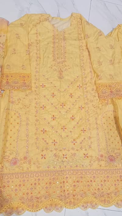 designer brand chicken kaari embroidery 3 piece suit soft cotton stuff