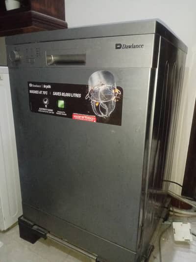Dawlance well mainted like new dish washer with accessories