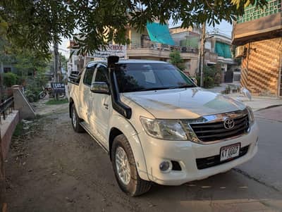 Toyota Hilux Vigo Champ G 2014 Total Genuine