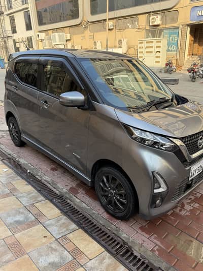 Nissan dayz highway star s hybrid