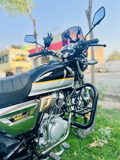 Honda CG 150 Two Tone