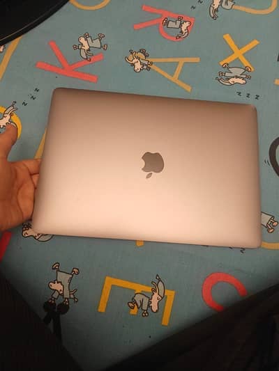 Macbook Air M1 2020 256gb screen damaged