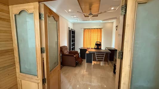 10 MARLA SLIGHLTY USED HOUSE FOR SALE DHA PHASE 3 HOT LOCATION CHPEAST OFFER IDEAL DEAL