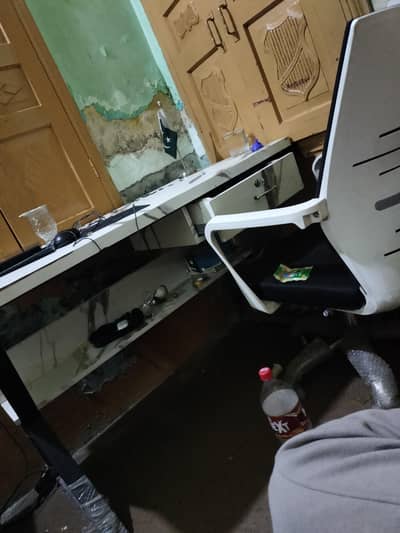 gaming chair with table!