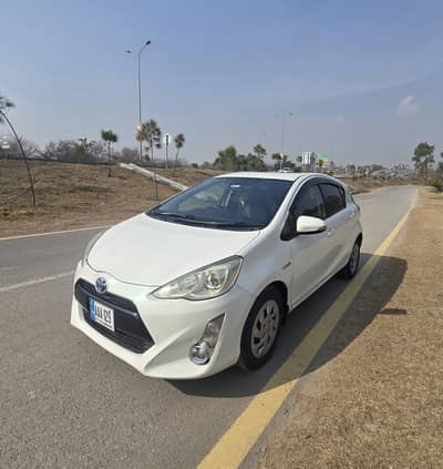 Toyota Aqua S Pearl White