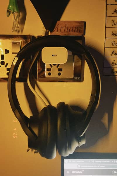 Soundcore q11i Headphones new