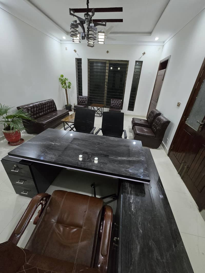 execitive table and sofas and tables 3