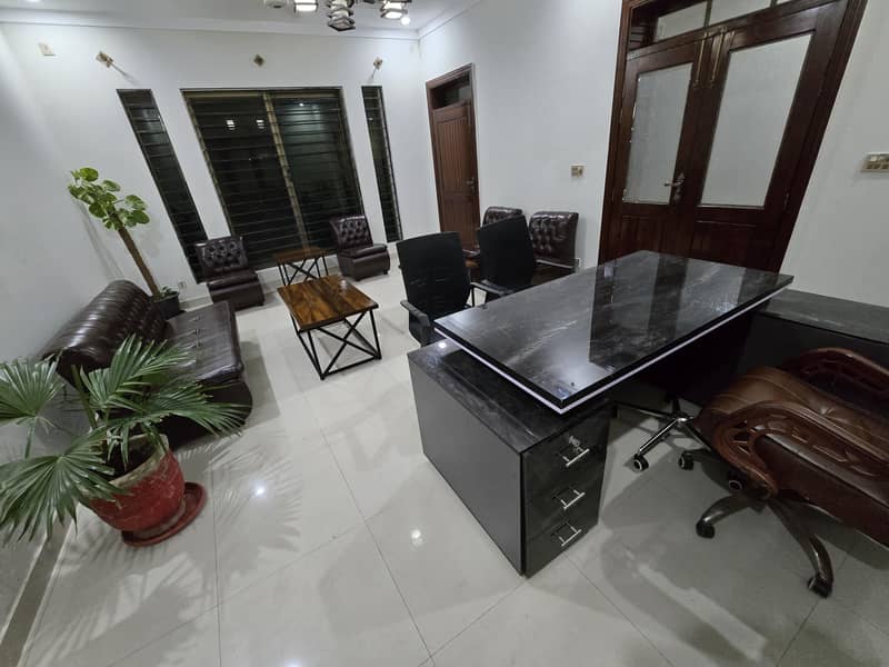 execitive table and sofas and tables 4