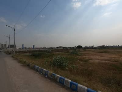 200 Square Yards Commercial Plot In Central Gulshan-e-Roomi For sale