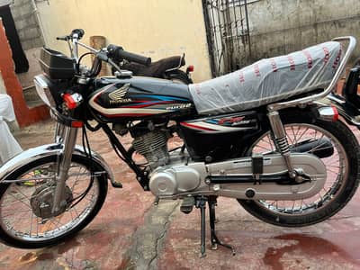 Honda 125 black colour