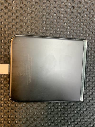 Screen broken zflip 3 pta approved