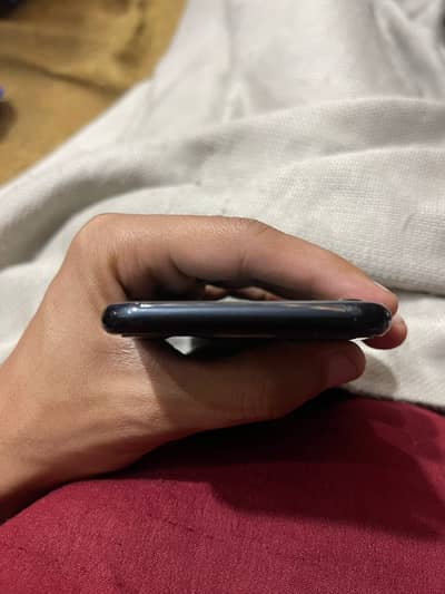 Iphone SE 64 GB Black Beauty 10 by 9 totla orignal