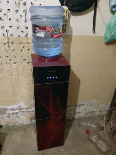 Orient crystal water dispenser