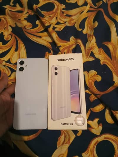 Samsung A05.