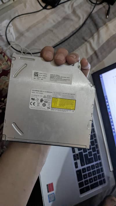 Dell Inspiron 5570 CD ROM