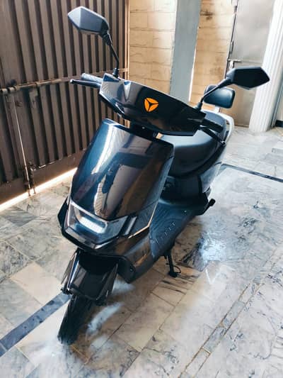 Yadea Rubin 2025 Electric Scooty