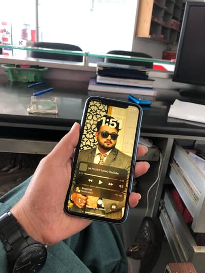 Iphone XR 10/10 Whatsapp contact 03059640965