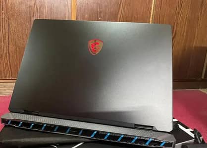 MSI Titan 18 HX Ai Ultra 9 285HX 64gb ram 4TB SSD 24GB