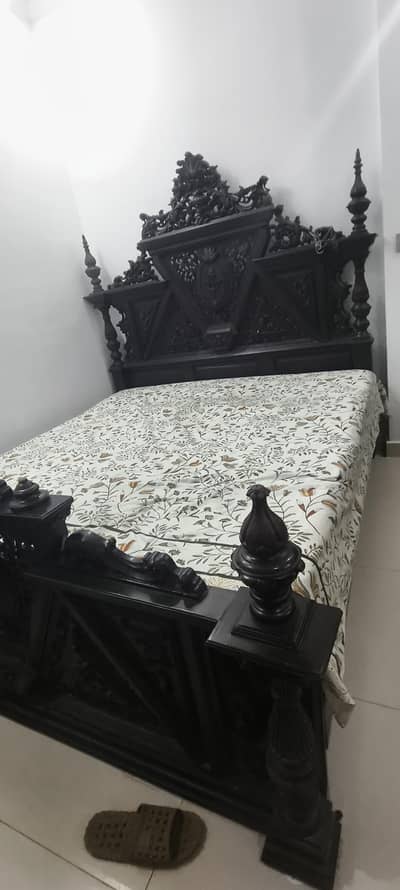 Used Chinioti Pure Wood Bed with Dressing and 2 side table