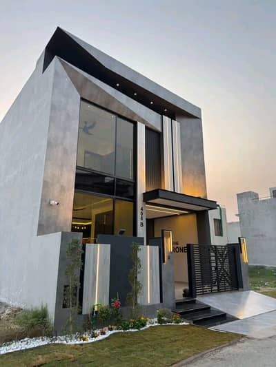 5 Marla Luxury House is Available for Rent in Bahria Town Lahore