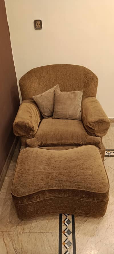 premium saudi single sofa with matching ottoman