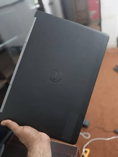 Dell precision 7520 cor i7 7th generation 4gb graphic card