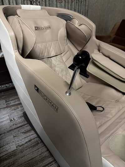 JC buckman luxury full body massage chair _zero gravity.