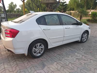 highly maintained  car.  best for family use.