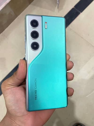 Tacno Camon 40 pro