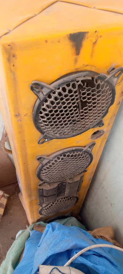 03081464842 chinchi Raksha ke speaker majud hai Kisi bhai ko chahie ho