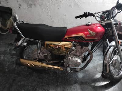 Honda 125 special edition gold