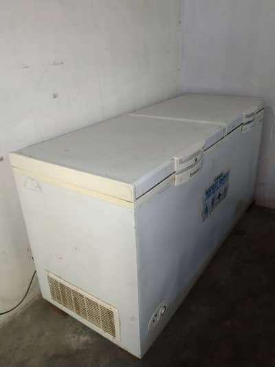 WAVES DEEP FREEZER IN GOOD CONDITION